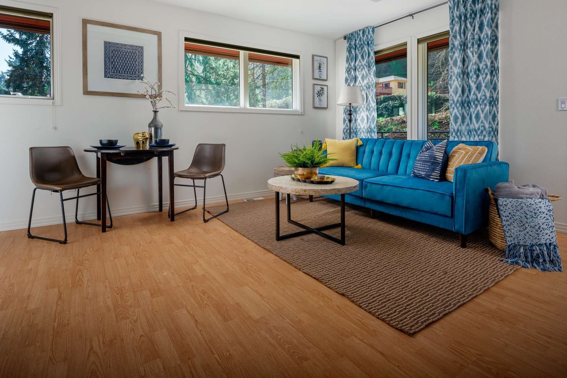 Couples Getaway! Walk to Rivers & Parks ~ Kitchenette ~ Private & Quiet Detached Studio ~ Large Deck