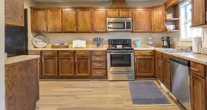 4BR Ranch • 1 Mile to Downtown Cartersville