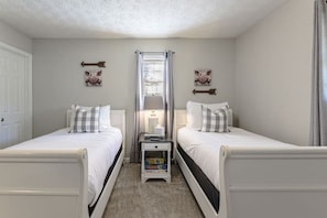 4 bedrooms, iron/ironing board, free WiFi, bed sheets