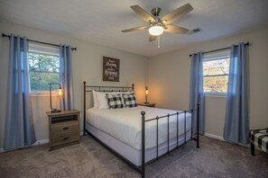 4 slaapkamers, een strijkplank/strijkijzer, wifi, beddengoed