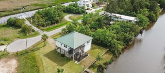 Peaceful Waterfront Summer Escape! Sunshine, King Suite, Private Dock