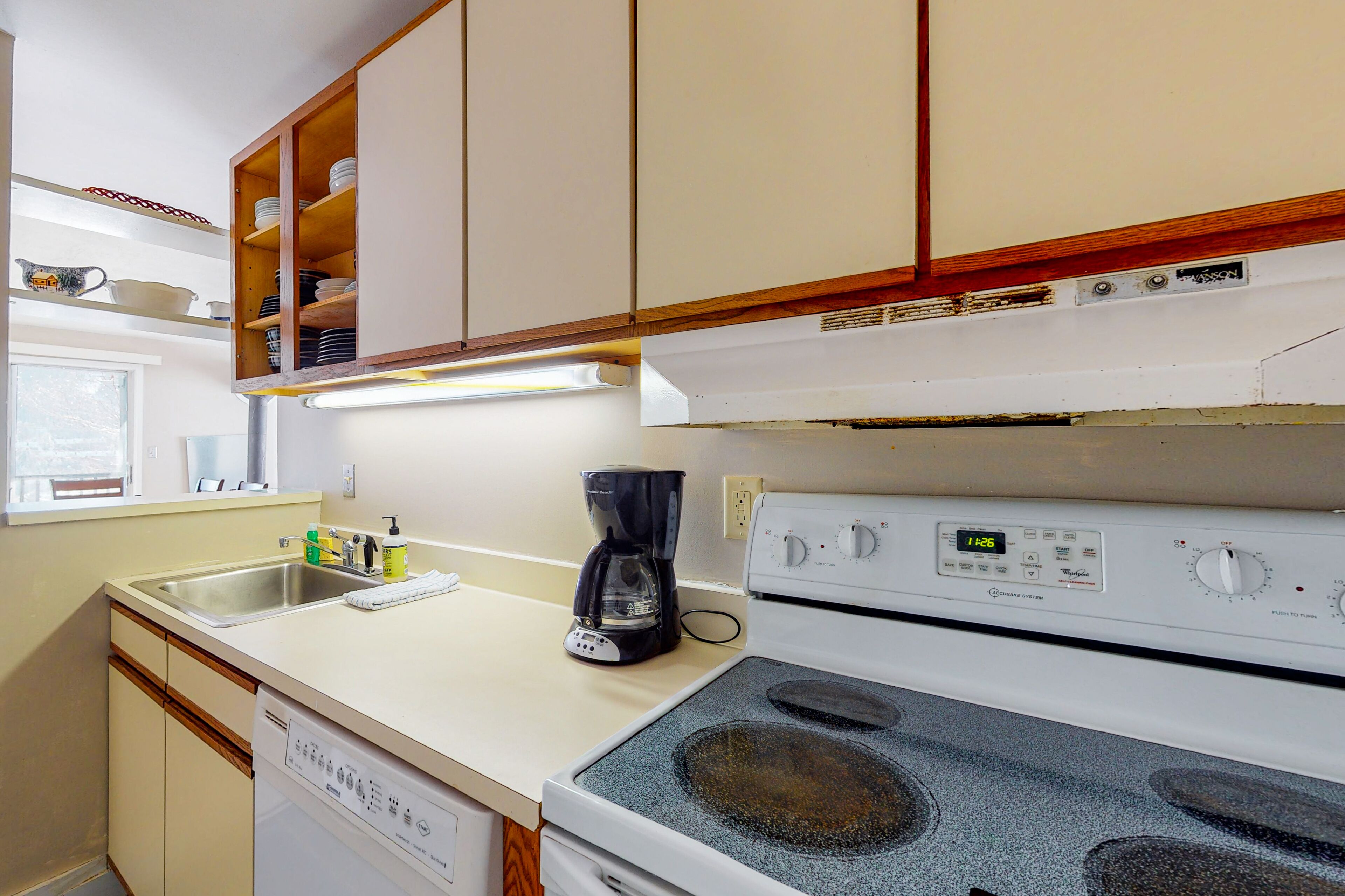 Mountain-view home next to ski resorts, hiking trails, & lakes