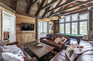 TV, peis, fotballspill og stereoanlegg