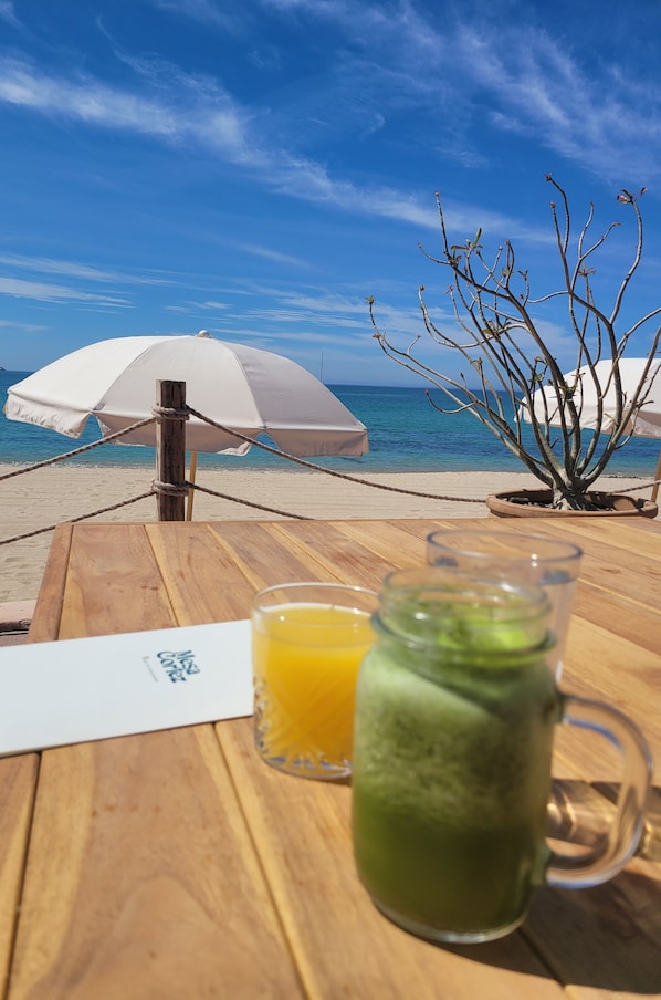 Beach nearby, beach shuttle, 2 beach bars