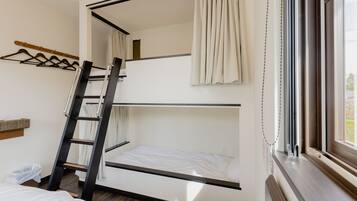 2 Schlafzimmer, Verdunkelungsvorhänge, kostenloses WLAN, Bettwäsche