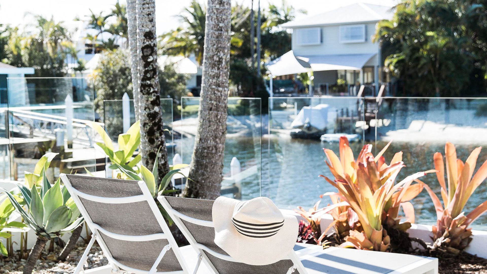 POOL - JETTY - PRIVATE BEACH