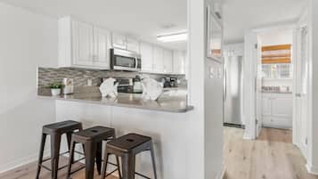 冰箱、微波炉、烤箱、炉灶