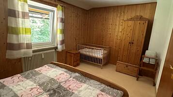 3 bedrooms, bed sheets