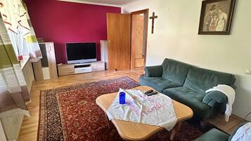 TV, fireplace, DVD player
