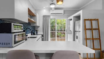 Refrigerador, microondas, horno, placa de cocina