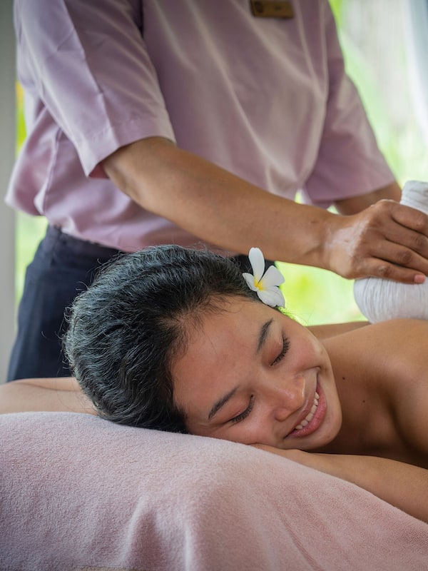 Soins corporels, massages aux pierres chaudes