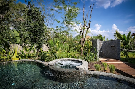 Body treatments, hot stone massages, deep-tissue massages, Thai massages. Farmhouse Resort & Spa