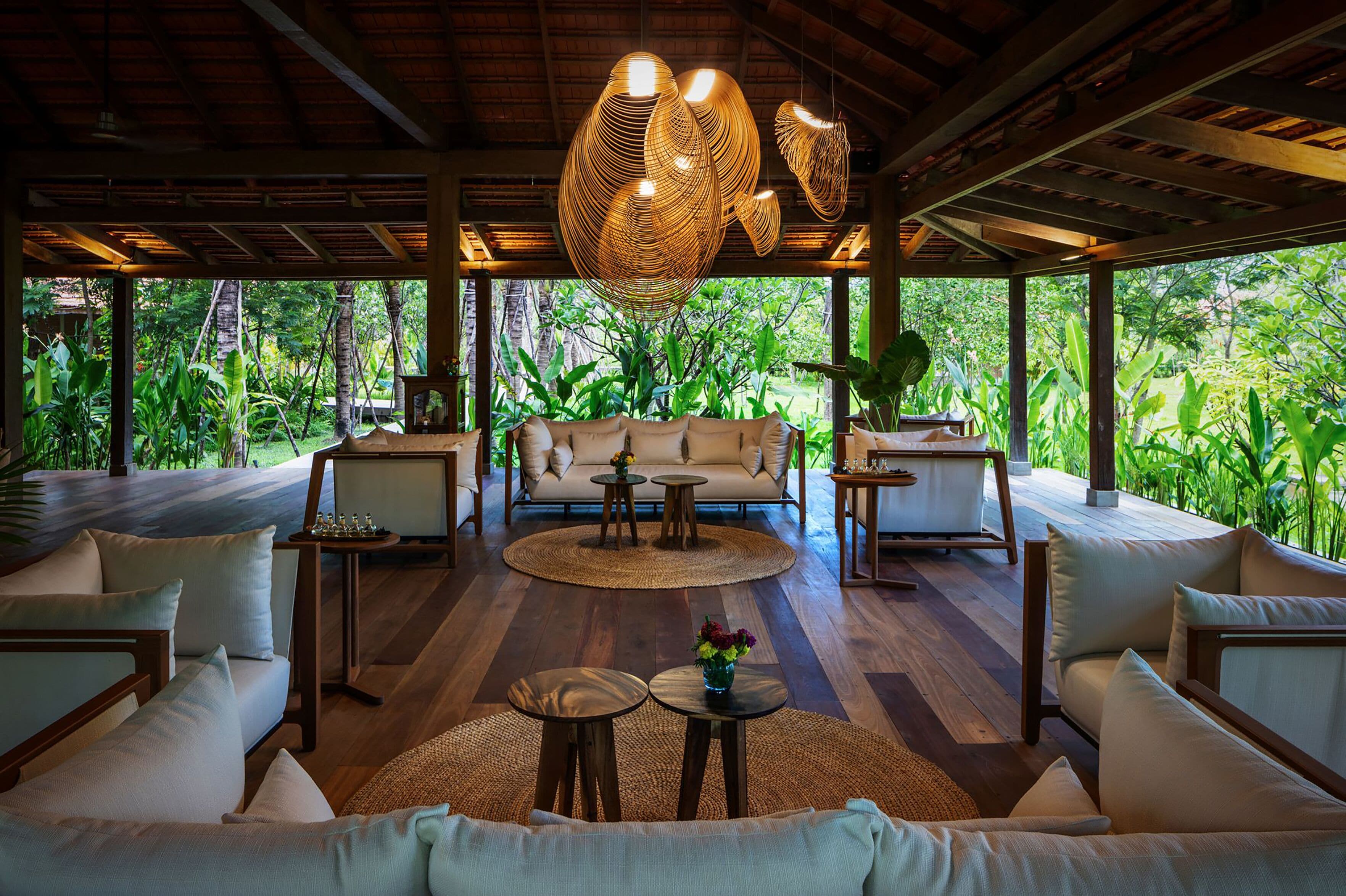 Vartalohoitoja, kuumakivihierontaa, syväkudoshierontaa, thai-hierontaa