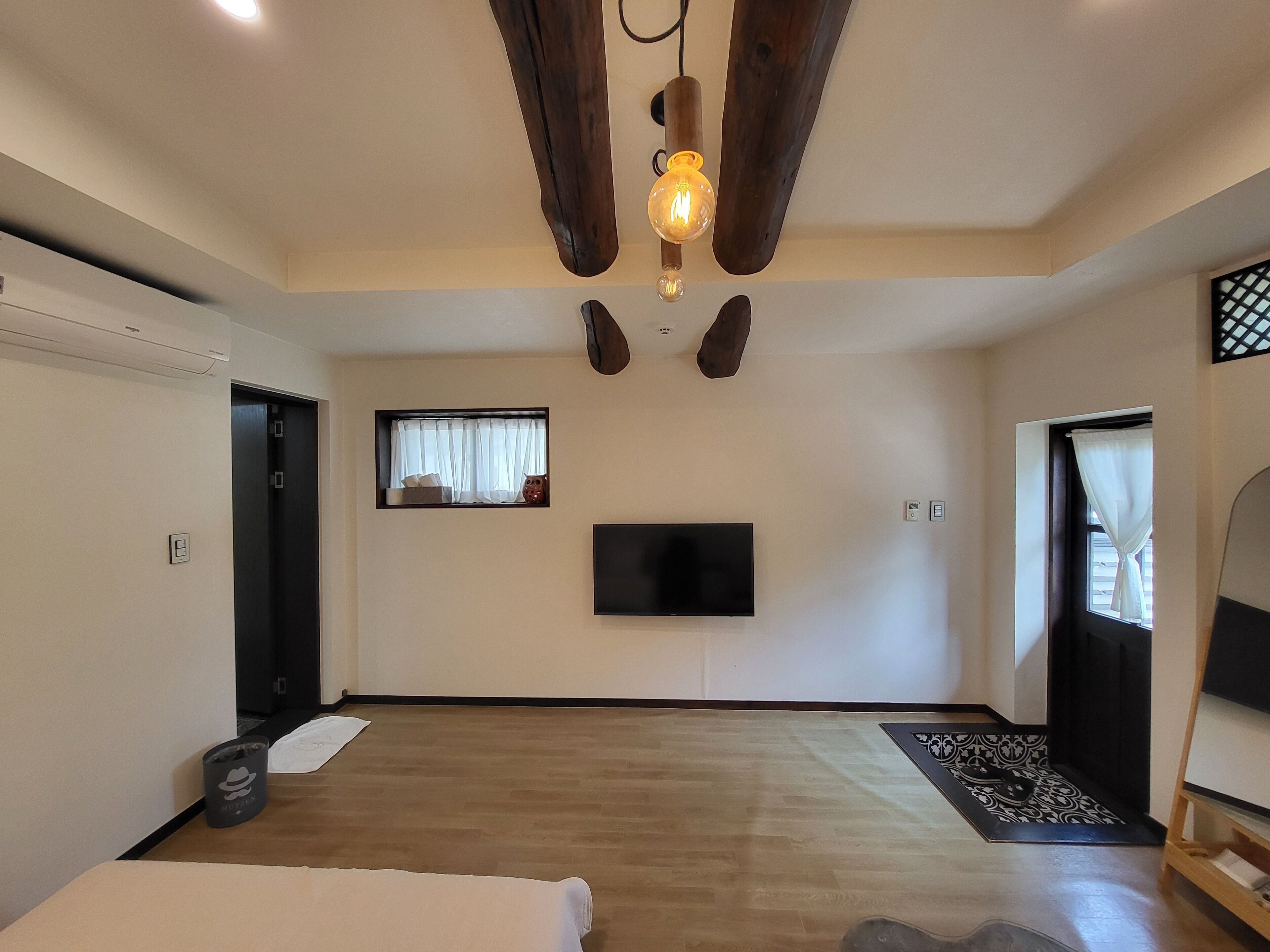 103 | 羽绒被、记忆海绵床垫、免费 WiFi、床单