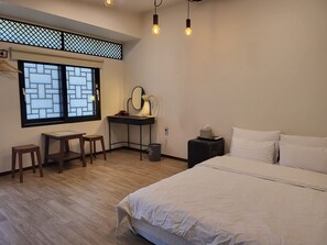 103 | Down comforters, memory foam beds, free WiFi, bed sheets - Naganjae (Gyeongju)