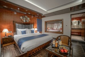 Minibar, in-room safe, desk, laptop workspace - Hotel Downtown (Srinagar)