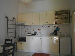 Frigorifero, forno, piano cottura, macchina per tè/caffè