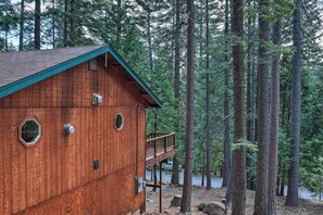 Enjoy the serene forest views from the cabin's balcony, offering a vantage point to take in the surrounding natural scenery.