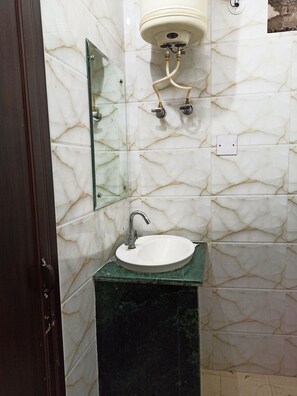 Bathroom - Hotel Al Haram (New Delhi)