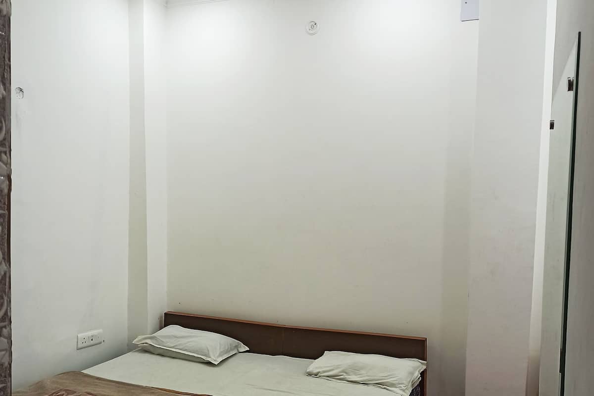 Basic Double Room | Bathroom