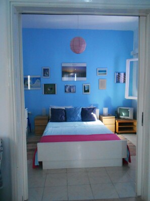1 chambre, fer et planche à repasser, accès Internet, draps fournis
