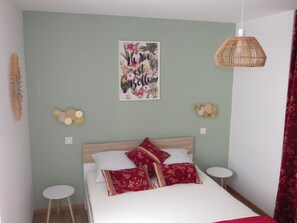 2 bedrooms, iron/ironing board, travel cot, free WiFi