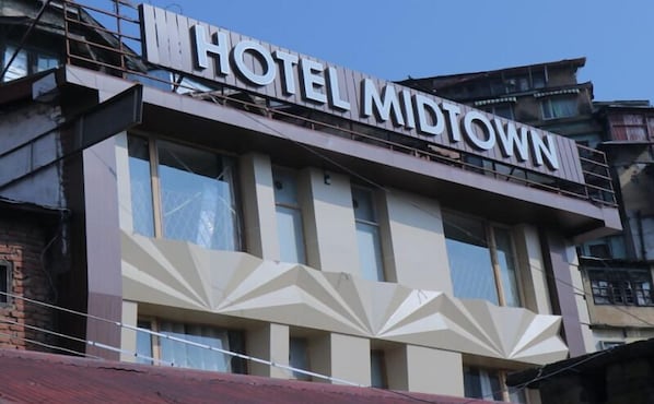 Front of property - Hotel Mid Town Shimla (Shimla)