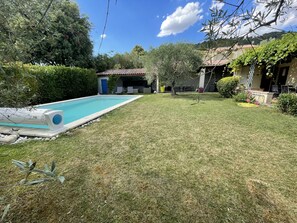 Piscina all'aperto, una piscina riscaldata