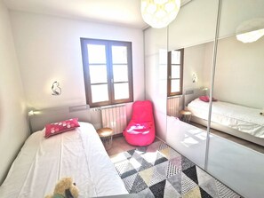 4 Schlafzimmer, Bügeleisen/Bügelbrett, WLAN