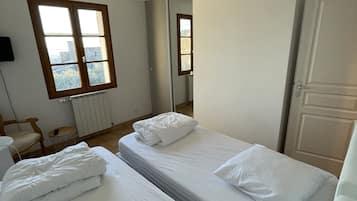 4 bedrooms, iron/ironing board, WiFi