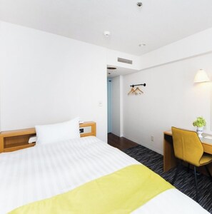 1 bedroom, desk, free WiFi, bed sheets