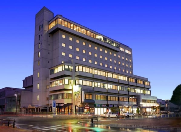 Hotel features a multi-story structure with a flat roof and symmetrical facade.