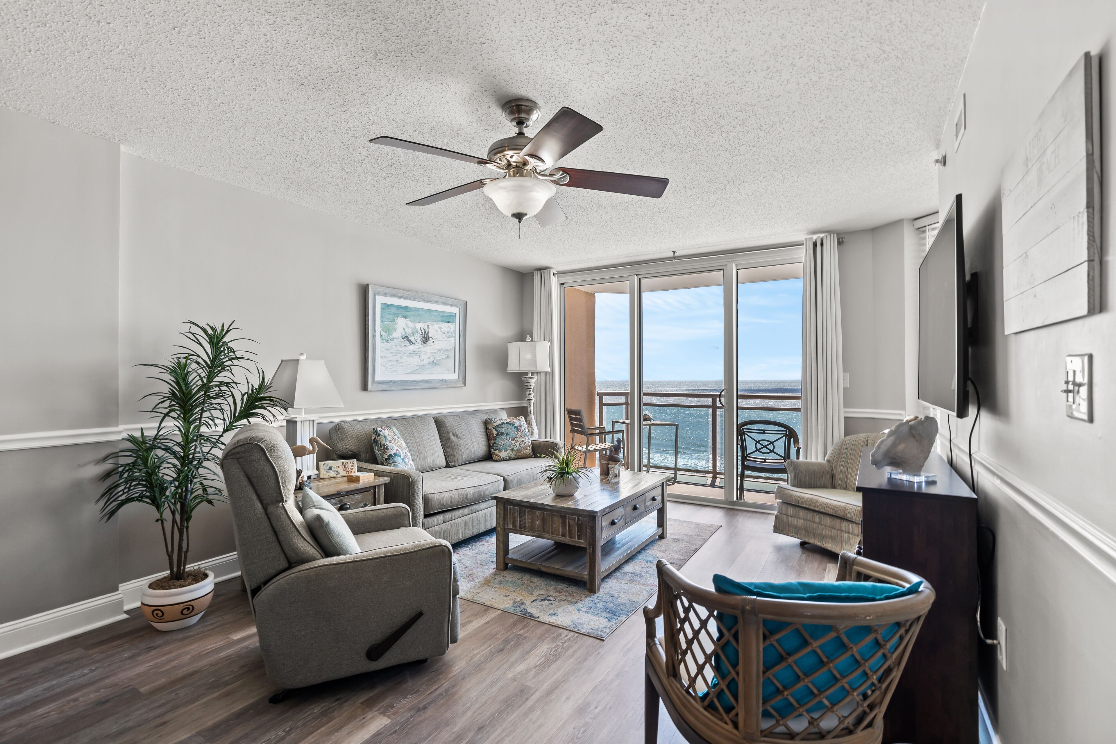 Nicely Remodeled & Redecorated Oceanfront Condo + Free Attraction Tickets!