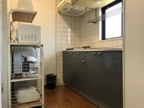 冰箱、微波炉、炉灶、厨具/餐具