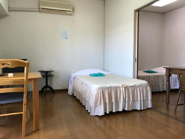 1 bedroom, desk, iron/ironing board, free WiFi