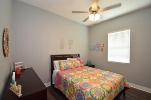 4 bedrooms, free WiFi - The Pesky Pelican: 4  BR, 3  BA House in Port Bolivar, Sleeps 14 (Port Bolivar)