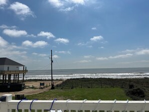 Property grounds - The Pesky Pelican: 4  BR, 3  BA House in Port Bolivar, Sleeps 14 (Port Bolivar)