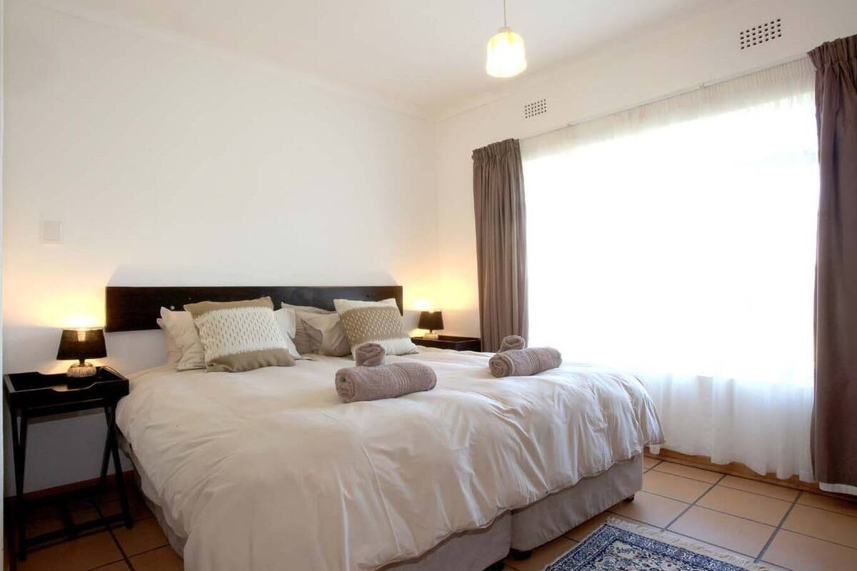 Premium bedding, free cots/infant beds, bed sheets
