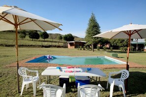 2 outdoor pools
