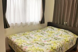 3 chambres, bureau, fer et planche à repasser, accès au Wi-Fi (inclus)