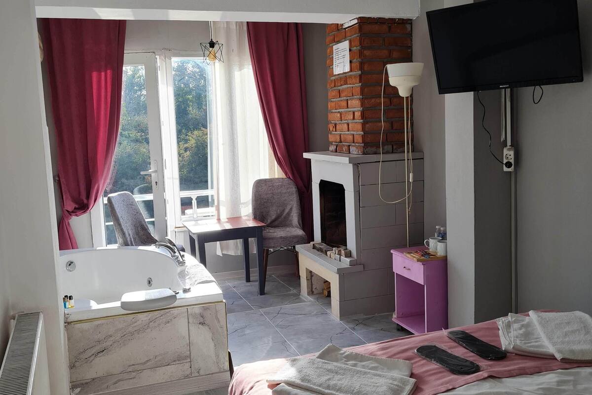 Habitación Deluxe, bañera de hidromasaje (Fireplace/Şömine) | 1 dormitorio y ropa de cama de alta calidad