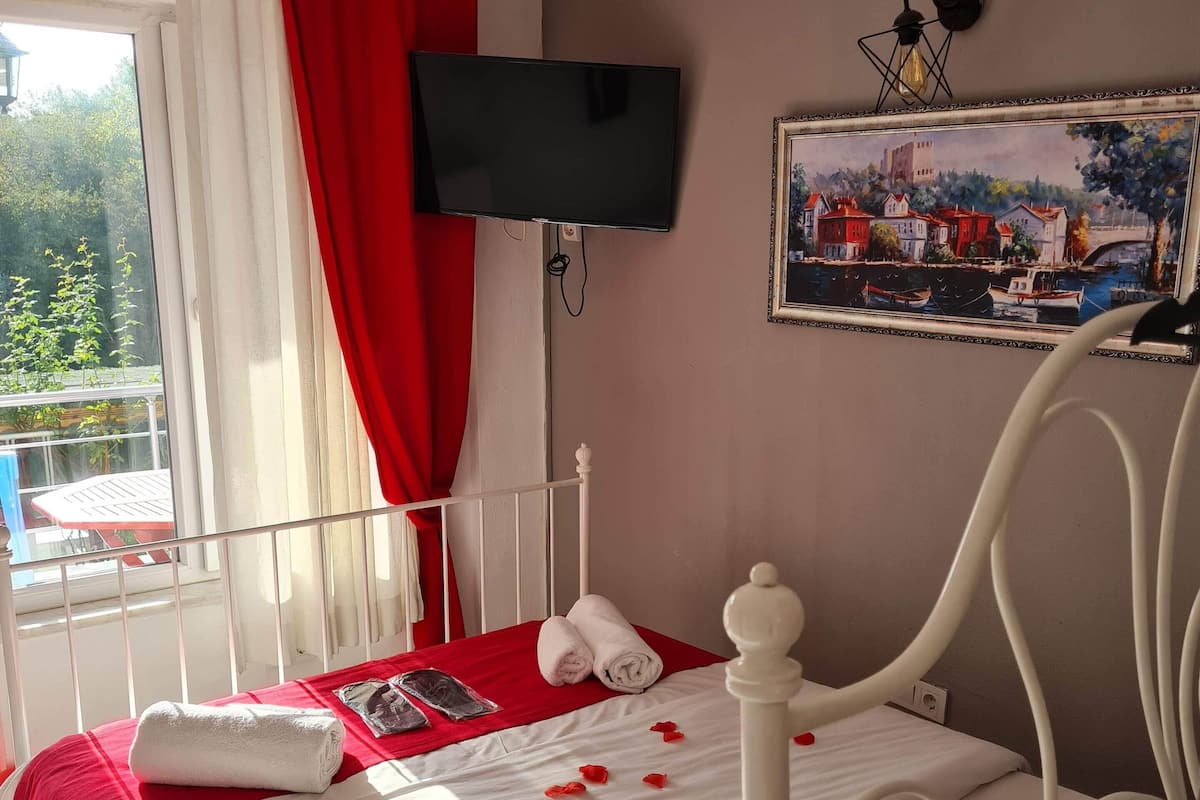 Standard Double Room, Lanai, River View | Premium bedding, laptop workspace, WiFi (free), bed sheets