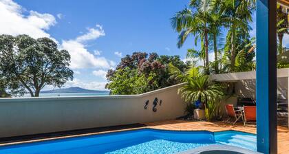 Beachside Holiday - Castor Bay Holiday Apartment