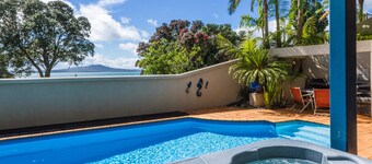 Beachside Holiday - Castor Bay Holiday Apartment