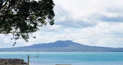 Beachside Holiday - Castor Bay Holiday Apartment
