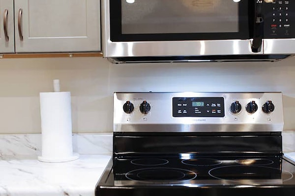 Frigorífic, microones, forn i placa de cuina