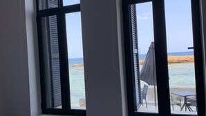 أغطية فراش متميزة وألحفة محشوة بالريش وأسرّة بطبقة علوية م ريحة