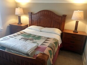 3 makuuhuonetta, silitysrauta/-lauta, ilmainen Wi-Fi, vuodevaatteet