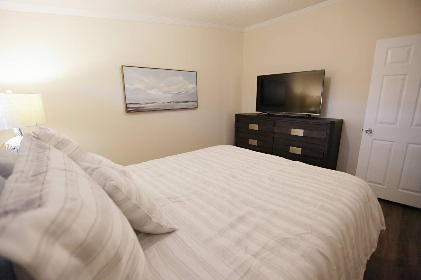 814 lots of space. Ready for your large group!