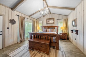 5 bedrooms, iron/ironing board, free WiFi, bed sheets - Heaven Can't Wait at King River Ranch... Furry Angels Welcome (Johnson City)